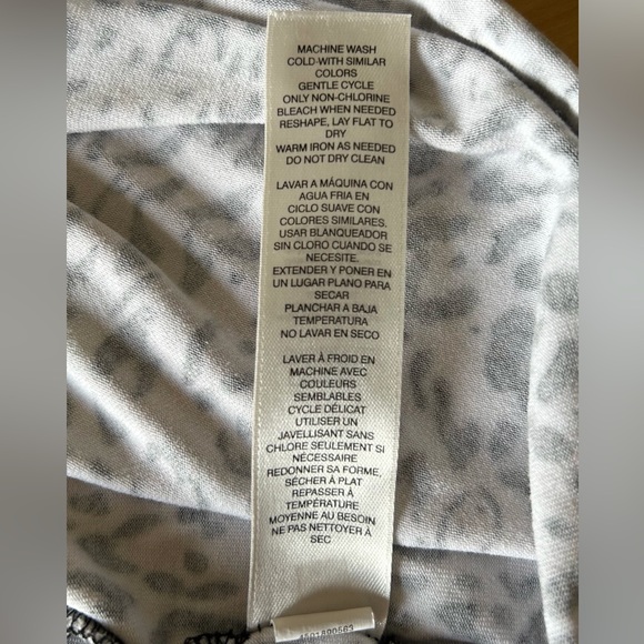 CHICO’S The Ultimate Tee Top Tan/Black Leopard Print Long Sleeve- Sz 1-2X - Picture 7 of 8